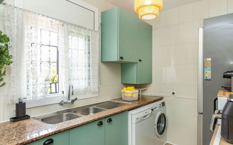 Antem: Større Bandage, Indretning, Køkken, Countertop, Køkken Apparat, Gulvbelægning, Cabinetry, Loft, Vaskemaskine, Etage