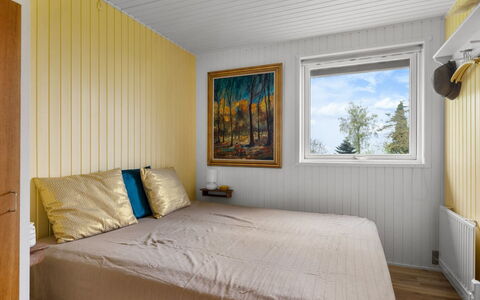 Andine - 250M from the Sea: Træ, Gulvbelægning, Indretning, Etage, Soveværelse, Loft, Værelse, Seng, Sengetøj, Sengetøj