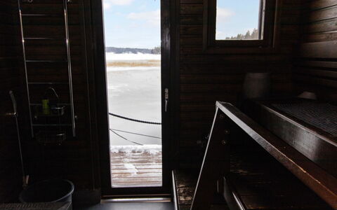 Sauna Boat Haikara: Vindue, Facade, Arkitektur, Dør, Hjem, Estate, Mansion, Skydevindue, Altan, Villa