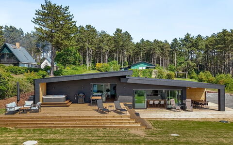 Arjuna - 750M from the Sea: Træ, Hjem, Veranda, Dæk, Hårdttræ, Tag, Bejdse, Trægulve, Eco Hotel
