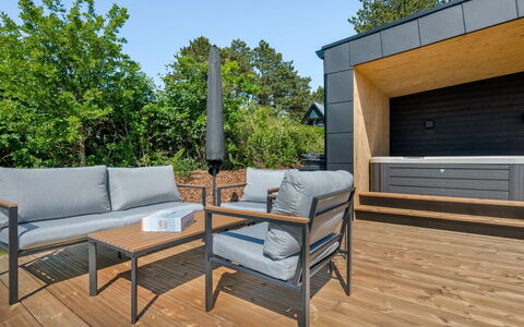 Arjuna - 750M from the Sea: Træ, Hjem, Veranda, Dæk, Hårdttræ, Tag, Bejdse, Trægulve, Eco Hotel