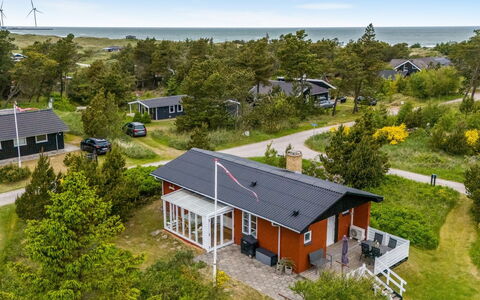 Kaare - 250M from the Sea: Møbel, Udendørs Møbler, Bordservice, Bord, Drinkware, Stol, Udendørs Bord, Mad, Flaske