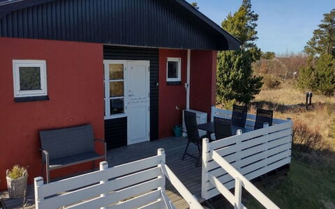 Kaare - 250M from the Sea: Møbel, Udendørs Møbler, Bordservice, Bord, Drinkware, Stol, Udendørs Bord, Mad, Flaske