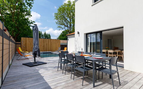 Le Pré Tarin: Lejlighed, Skygge, Altan, Stol, Udendørs Møbler, Udvej, Hotel, Eco Hotel, Villa