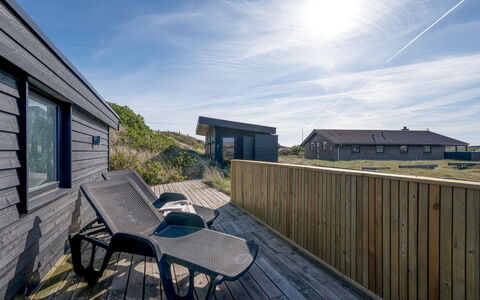 Jyde - 250M from the Sea: Blå, Svømmepøl, Møbel, Udendørs Møbler, Udvej, Stol, Skygge, Eco Hotel, Blomsterkrukke
