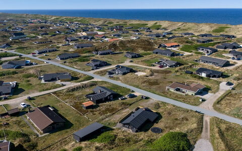 Jyde - 250M from the Sea: Blå, Svømmepøl, Møbel, Udendørs Møbler, Udvej, Stol, Skygge, Eco Hotel, Blomsterkrukke