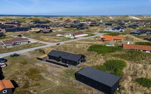 Jyde - 250M from the Sea: Blå, Svømmepøl, Møbel, Udendørs Møbler, Udvej, Stol, Skygge, Eco Hotel, Blomsterkrukke