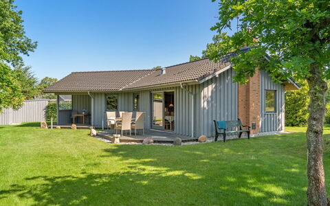 Steffenie - 250M from the Sea: Træ, Hjem, Veranda, Dæk, Hårdttræ, Tag, Bejdse, Trægulve, Eco Hotel