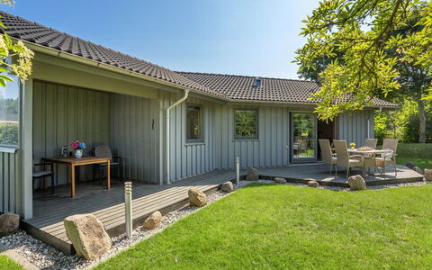 Steffenie - 250M from the Sea: Træ, Hjem, Veranda, Dæk, Hårdttræ, Tag, Bejdse, Trægulve, Eco Hotel