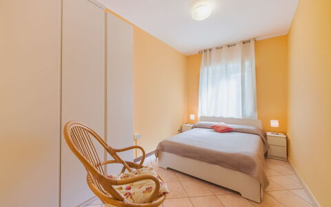 Appartamento Brezza Marina: Indretning, Møbel, Etage, Gulvbelægning, Seng, Soveværelse, Træ, Værelse, Loft, Sengetøj