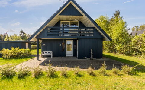 Naina - 200M from the Sea: Blå, Svømmepøl, Møbel, Udendørs Møbler, Udvej, Stol, Skygge, Eco Hotel, Blomsterkrukke