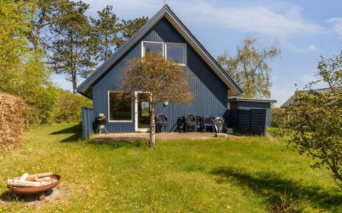 Naina - 200M from the Sea: Blå, Busk, Sommerhus, Bunddække, Have, Estate, Skygge, Landscaping, Stuehus, Eco Hotel