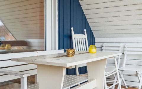 Naina - 200M from the Sea: Blå, Busk, Sommerhus, Bunddække, Have, Estate, Skygge, Landscaping, Stuehus, Eco Hotel