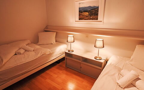 La Prada Wohnung 119: Bygning, Hus, Boligområde, Hjem, Busk, Tag, Sommerhus, Estate, Have