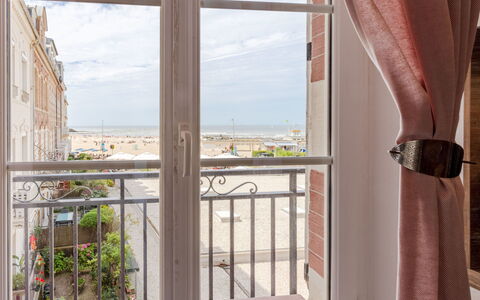 L'Hôtel de Paris: Lejlighed, Altan, Glas, Bejdse, Vindue Behandling, Home Dør, Gardin, Dagslys, Vinduet Dækker, Gelænder