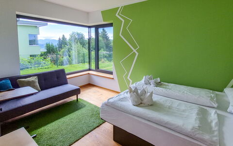 Villa Techelsberg: Indretning, Loft, Værelse, Pude, Soveværelse, Seng, Throw Pillow, Eco Hotel, Villa, Dagslys