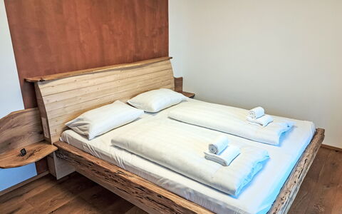 Villa Techelsberg: Træ, Gulvbelægning, Møbel, Soveværelse, Seng, Etage, Indretning, Sengetøj, Sengetøj, Bed Frame