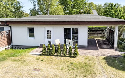 Trassenheide 160: Bygning, Vindue, Græs, Hus, Tag, Boligområde, Hjem, Busk, Sommerhus