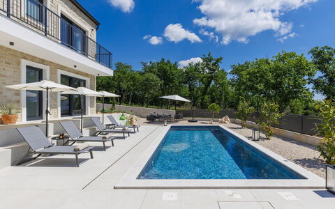 Villa Piemonte Istria: Møbel, Stol, Bord, Udendørs Møbler, Udendørs Bord, Veranda, Køkken & Spisebord, Altan, Dæk, Skygge