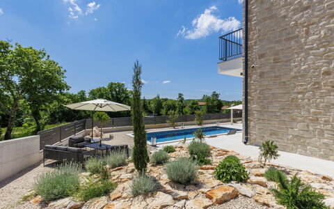 Villa Piemonte Istria: Møbel, Stol, Bord, Udendørs Møbler, Udendørs Bord, Veranda, Køkken & Spisebord, Altan, Dæk, Skygge