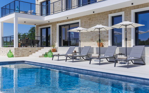 Villa Piemonte Istria: Møbel, Stol, Bord, Udendørs Møbler, Udendørs Bord, Veranda, Køkken & Spisebord, Altan, Dæk, Skygge