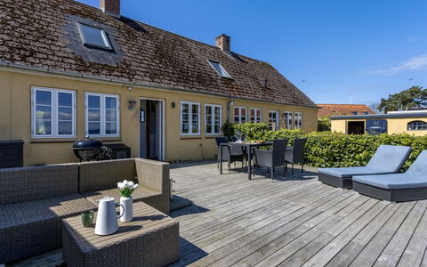 Ilze - 20M from the Sea: Tag, Hus, Hjem, Sommerhus, Dør, Sidespor, Dæk, Veranda, Planke, Hårdttræ