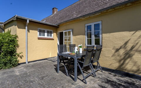 Ilze - 20M from the Sea: Tag, Hus, Hjem, Sommerhus, Dør, Sidespor, Dæk, Veranda, Planke, Hårdttræ