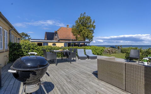 Ilze - 20M from the Sea: Tag, Hus, Hjem, Sommerhus, Dør, Sidespor, Dæk, Veranda, Planke, Hårdttræ