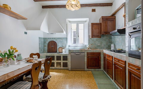 Operapartment: Indretning, Møbel, Køkken, Gulvbelægning, Træ, Countertop, Loft, Cabinetry, Hjem, Etage