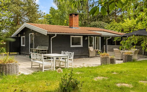 Afke - 660M from the Sea: Bygning, Hus, Vindue, Hjem, Tag, Boligområde, Busk, Sommerhus, Land Lot