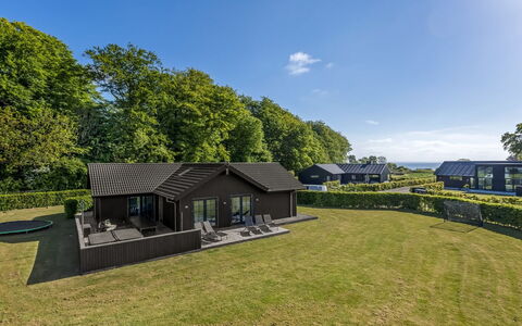 Annina - 250M from the Sea: Hus, Tag, Hjem, Sommerhus, Estate, Stuehus, Villa, Veranda, Sidespor