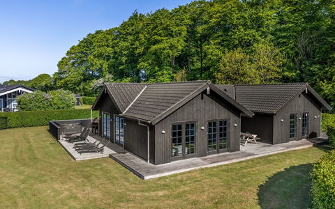 Annina - 250M from the Sea: Tag, Hus, Hjem, Sommerhus, Dør, Sidespor, Dæk, Veranda, Planke, Hårdttræ