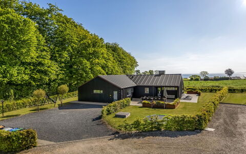 Goesta - 250M from the Sea: Estate, Skygge, Indkørsel, Stuehus