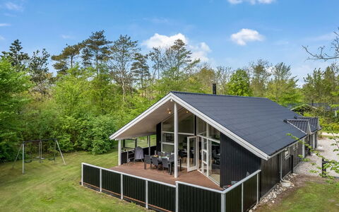 Akule - 10Km from the Sea: Træ, Plantesamfund, Land Lot, Skygge, Naturmateriale, Garden Bygninger, Skur, Udendørs Struktur, Bjælkehytte