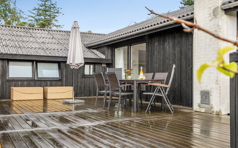 Githe - from the Sea: Græs, Græs-, Land Lot, Sommerhus, Landdistrikt, Eng, Garden Bygninger, Have, Skur