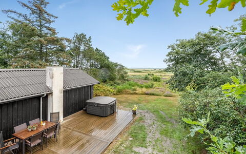 Githe - from the Sea: Græs, Græs-, Land Lot, Sommerhus, Landdistrikt, Eng, Garden Bygninger, Have, Skur