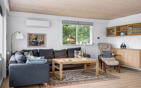Johan - from the Sea: Møbel, Indretning, Gulvbelægning, Træ, Værelse, Loft, Etage, Bord, Cabinetry, Belysning