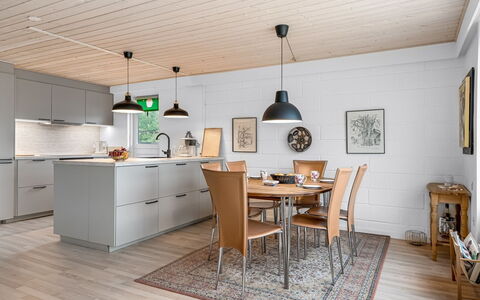 Johan - from the Sea: Møbel, Indretning, Gulvbelægning, Træ, Værelse, Loft, Etage, Bord, Cabinetry, Belysning