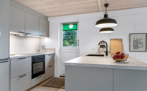 Johan - from the Sea: Møbel, Indretning, Gulvbelægning, Træ, Værelse, Loft, Etage, Bord, Cabinetry, Belysning