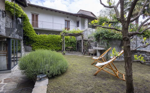 Il Glicine: Busk, Boligområde, Hjem, Estate, Have, Lawn, Landscaping, Gård, Mansion, Villa