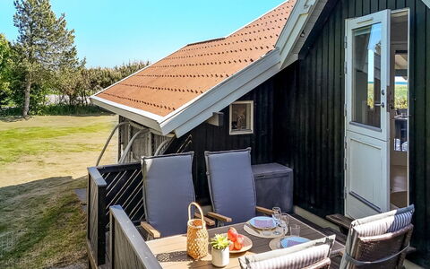 Ama - 250M from the Sea: Træ, Hjem, Veranda, Dæk, Hårdttræ, Tag, Bejdse, Trægulve, Eco Hotel