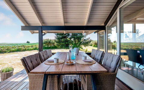 Ama - 250M from the Sea: Køkken, Countertop, Køkken Apparat, Gulvbelægning, Cabinetry, Indretning, Større Bandage, Etage, Hjem, Møbel