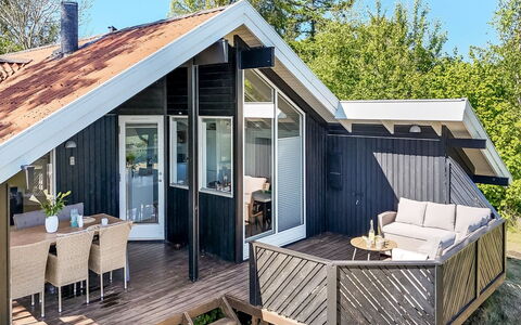 Ama - 250M from the Sea: Blå, Svømmepøl, Møbel, Udendørs Møbler, Udvej, Stol, Skygge, Eco Hotel, Blomsterkrukke