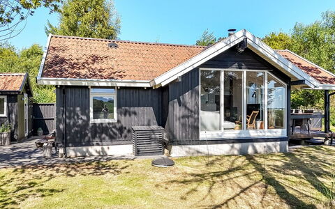 Ama - 250M from the Sea: Blå, Svømmepøl, Møbel, Udendørs Møbler, Udvej, Stol, Skygge, Eco Hotel, Blomsterkrukke