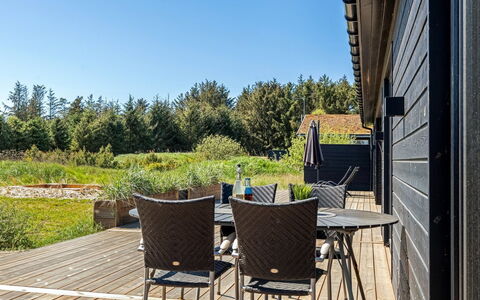 Petri - 1Km from the Sea: Træ, Hårdttræ, Planke, Sommerhus, Dæk, Udendørs Møbler, Skygge, Bejdse, Veranda, Udendørs Bord