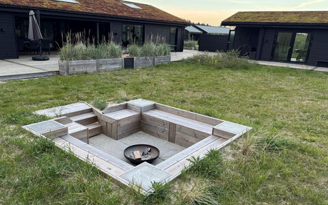 Petri - 1Km from the Sea: Have, Backyard, Beton, Landscaping, Gård, Lawn, Design, Udendørs Struktur, Gårdsplads