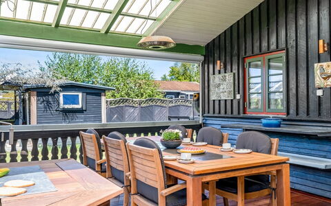 Eljena - 550M from the Sea: Træ, Hjem, Veranda, Dæk, Hårdttræ, Tag, Bejdse, Trægulve, Eco Hotel