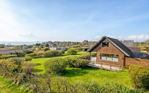 Minza - 150M from the Sea: Estate, Skygge, Indkørsel, Stuehus