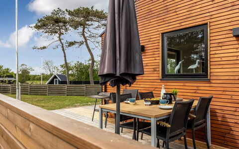 Jerrik - 200M from the Sea: Træ, Hjem, Veranda, Dæk, Hårdttræ, Tag, Bejdse, Trægulve, Eco Hotel