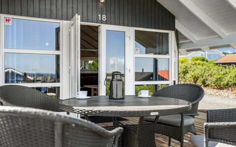 Hoghni - 300M from the Sea: Træ, Hjem, Veranda, Dæk, Hårdttræ, Tag, Bejdse, Trægulve, Eco Hotel